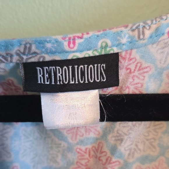 Retrolicious Snowflake Patterned Top in Blue and Pink - Picture 2 of 6